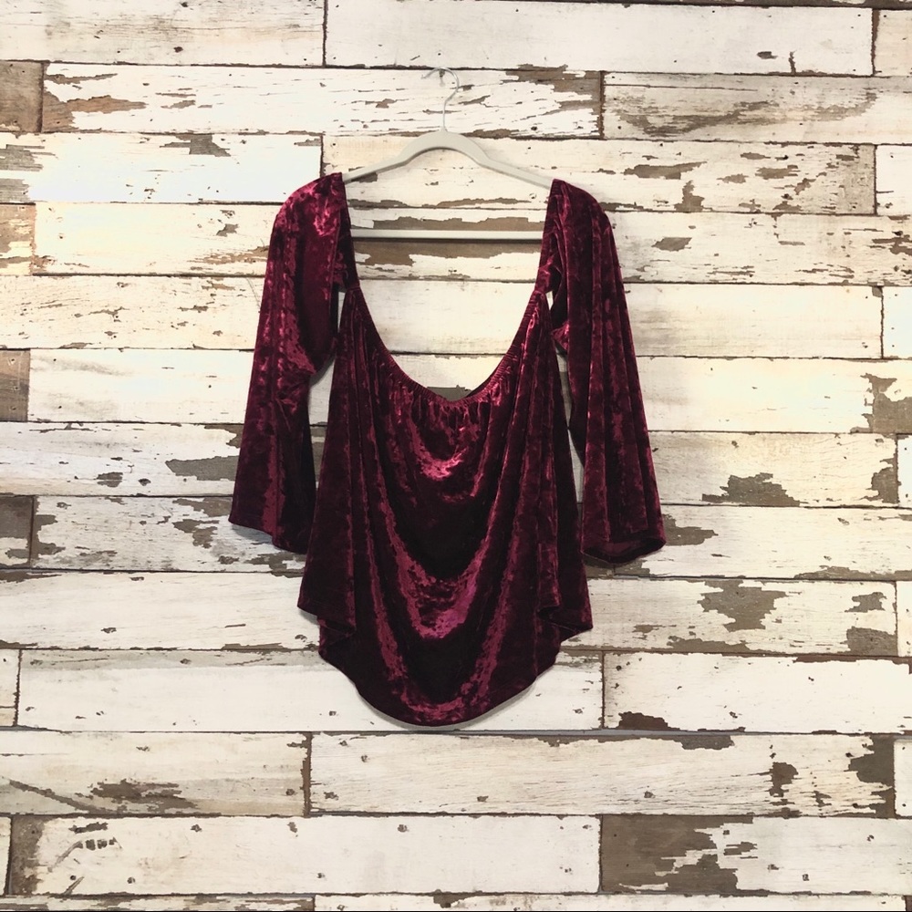 ❌SOLD❌F21 Off the Shoulder blouse